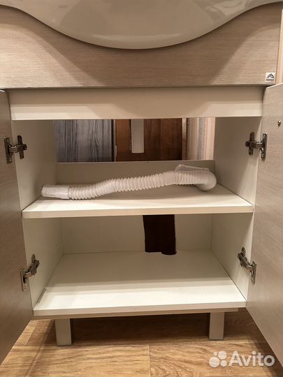 Тумба для ванной с раковиной и смесителем