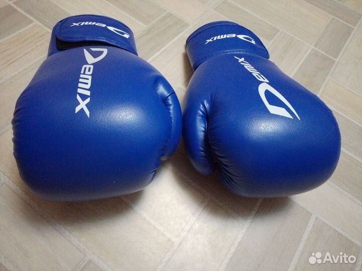 Боксерские перчатки 10 OZ новые