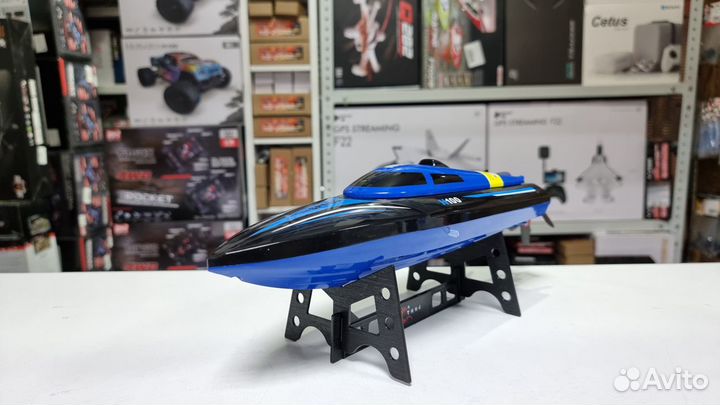 Радиоуправляемая модель катера skytech RTR 2.4G