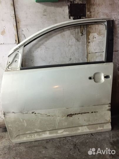 Продам заднюю левую дверь Toyota Passo