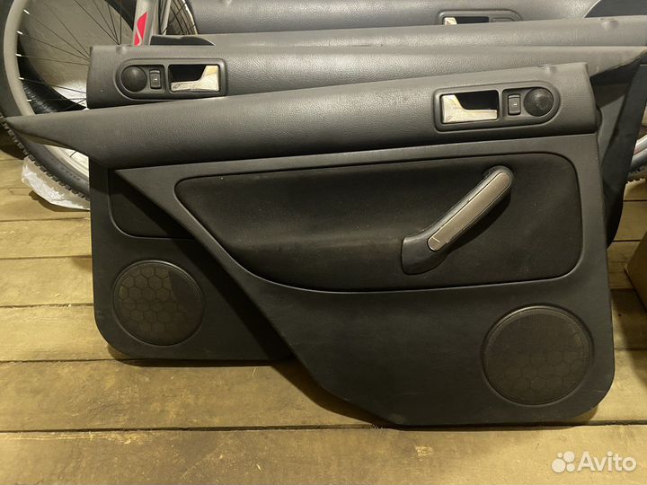 Обшивки дверей Golf 4
