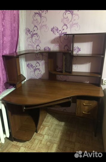 Продам компьютерный стол угловой