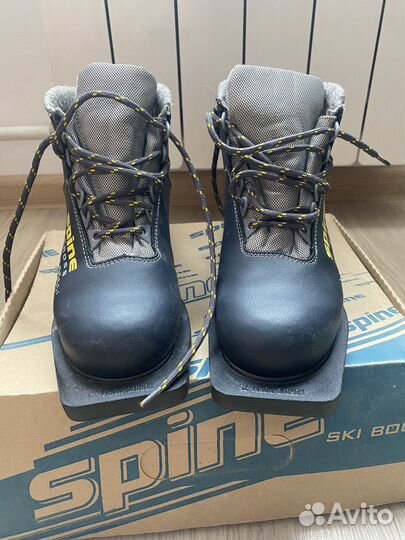 Лыжные ботинки