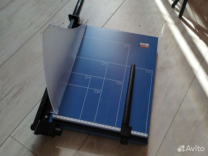 Резак для бумаги сабельный