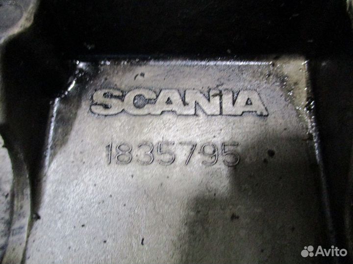 Боковая крышка блока двс Scania 1835795