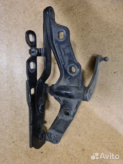 Петля капота Mercedes-Benz S-Klass седан M273.961