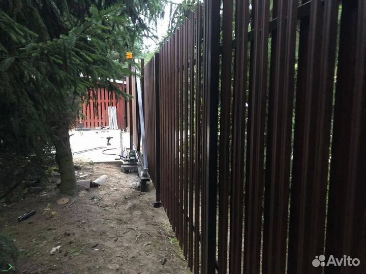 Заборы из профнастила / Заборы из евроштакетника