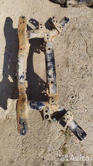 Подрамник задний Toyota Rav 4 30 кузов