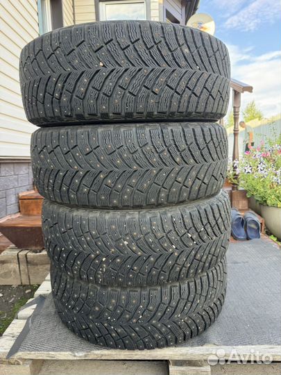 Michelin X-Ice North 4 215/55 R18