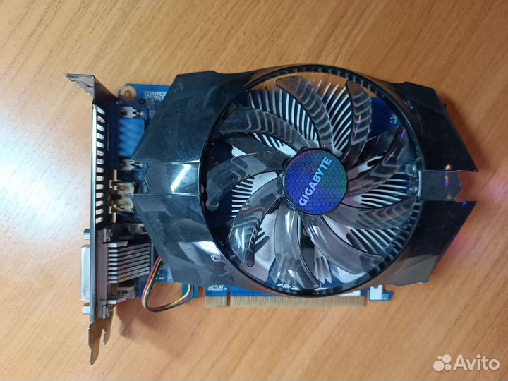 Системный блок и монитор