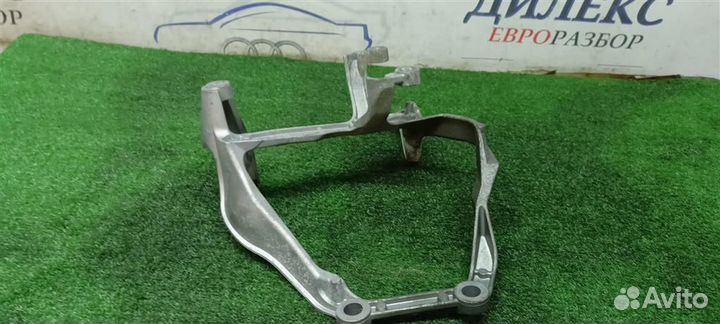 Кронштейн компрессора пневмоподвески Audi Audi A8