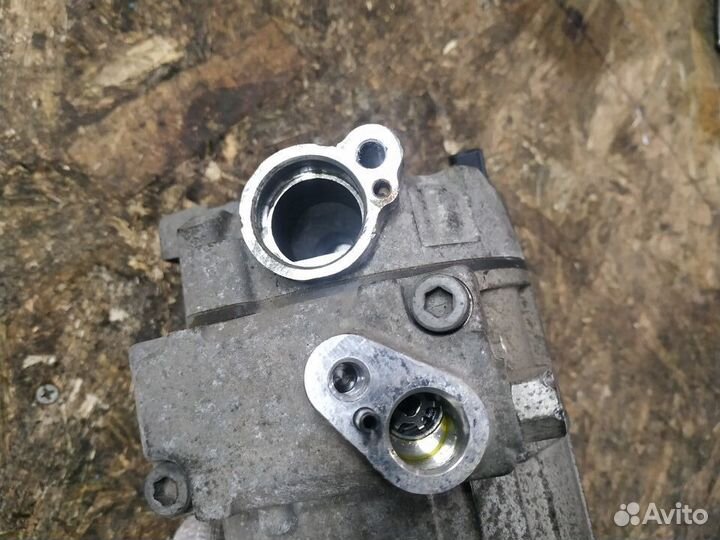 Компрессор кондиционера VW Гольф 5 1K0820803N