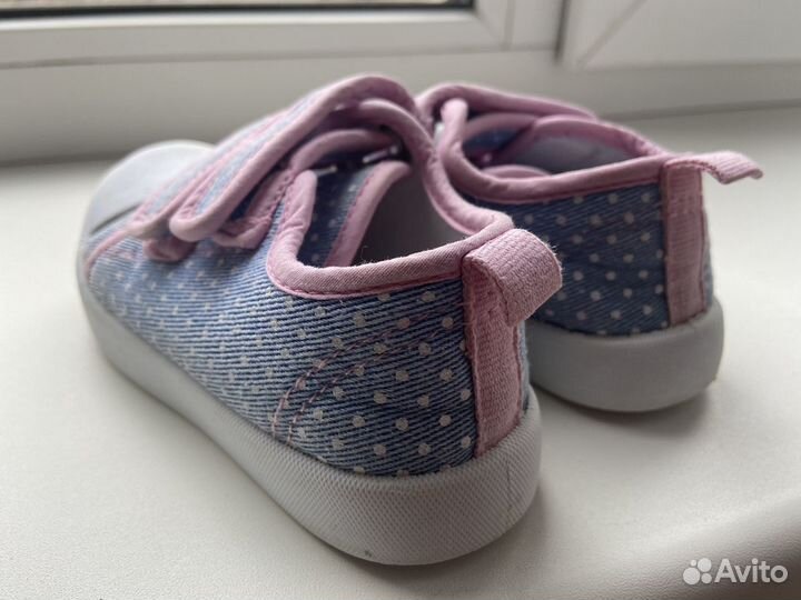Кроссовки для девочки