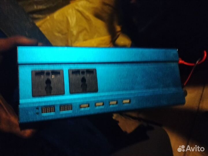 Преобразователь напряжения/инвертор 12 DC - 220 AC