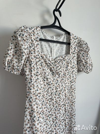 Легкое платье с разрезом 44р