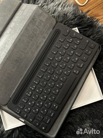 Чехол-клавиатура Apple iPad Pro 9.7 Smart Keyboard