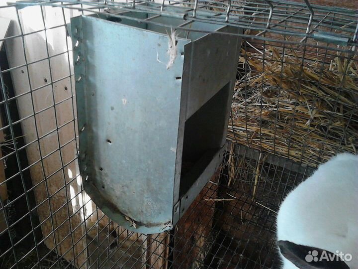 Кормушка бункерная