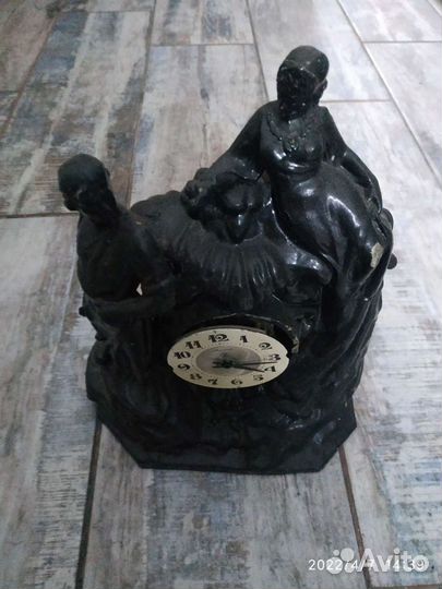 Старинные каминные часы