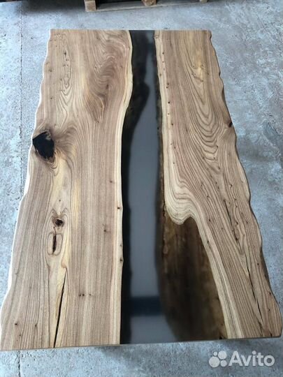 Стол из массива карагача река