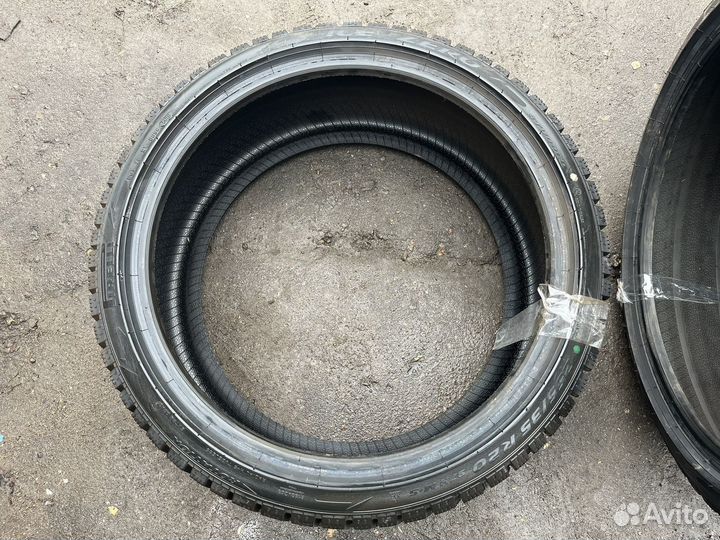 Pirelli Ice Zero 255/35 R20 97H