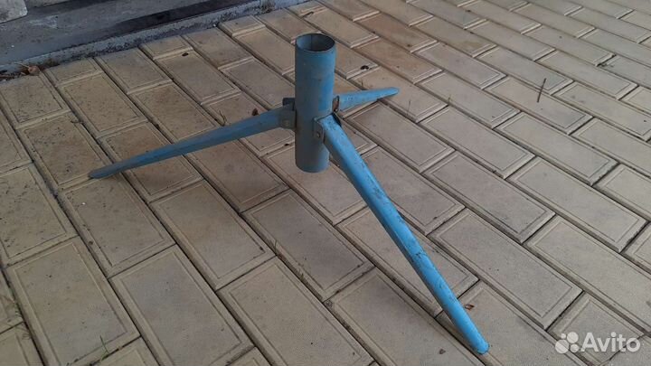 Нога под елку