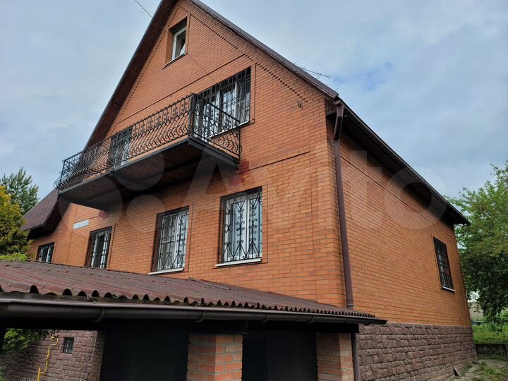 Коттедж 410 м² на участке 12 сот.