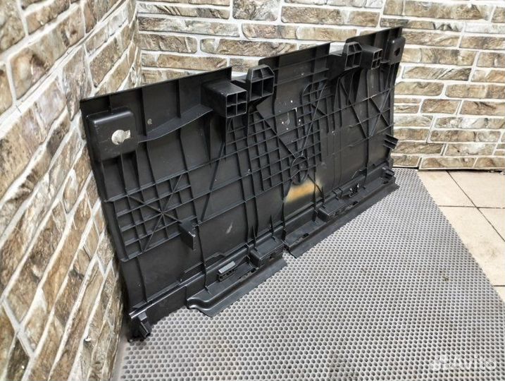 Обшивка багажника задняя Mercedes-Benz E-Class