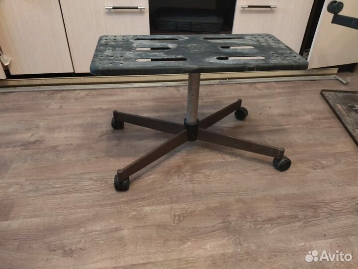 Продам подставку металлическую под телевизор