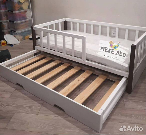 Детская кровать с выдвижным спальным местом