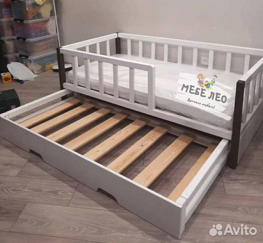 Детская кровать с выдвижным спальным местом