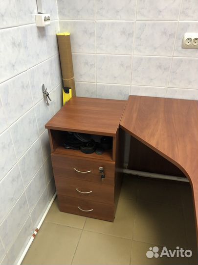 Стол с приставной тумбой бу
