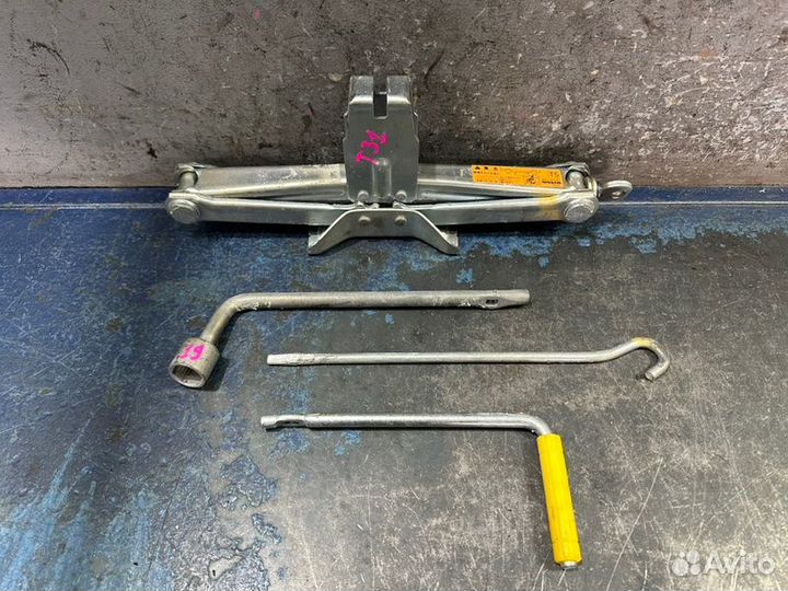 Домкрат Nissan X-Trail T31