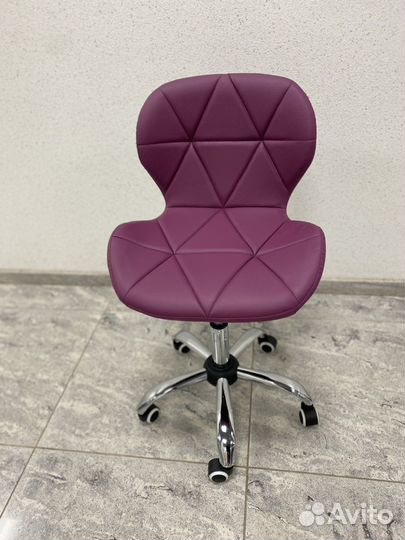 Стул ракушка бордовый широкий для мастера