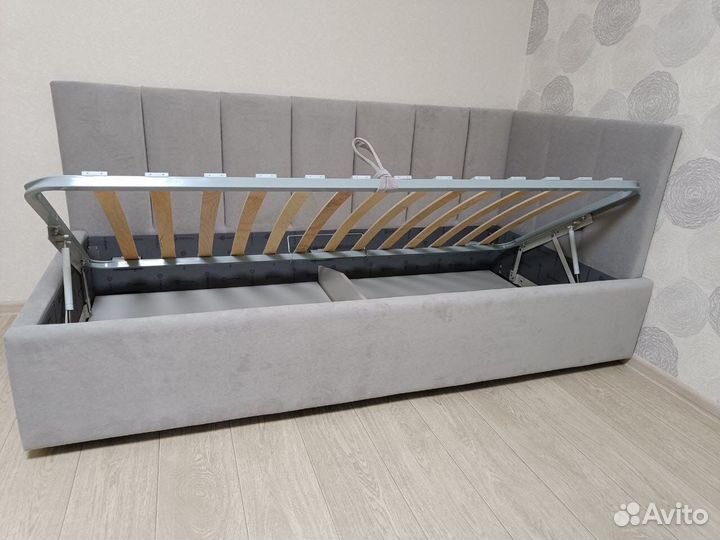 Детская кровать в мягкой обивке