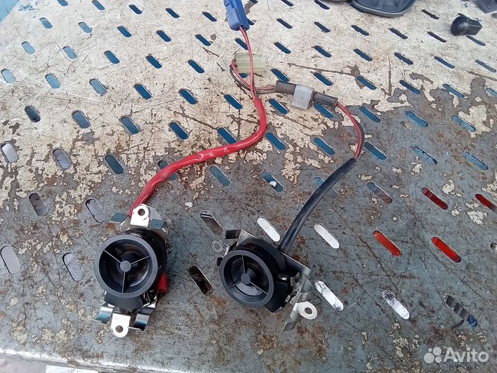 Динамик в торпедо Toyota Land Cruiser Prado 90