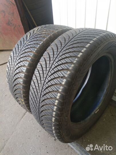 Goodyear Vector 4Seasons Gen-2 235/55 R17