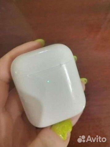 Airpods 2 with wireless charging case