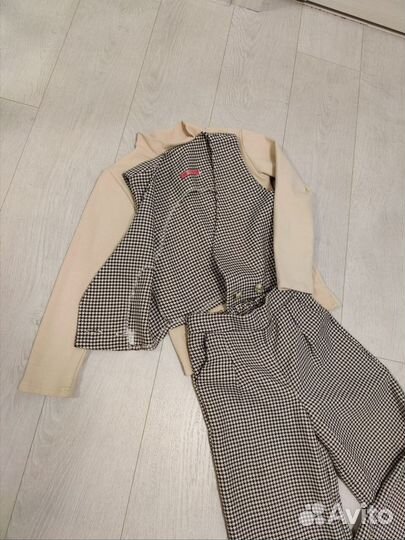 Костюм на девочку тройка