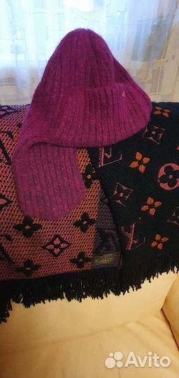 Louis vuitton шарф и шапка цвета фуксии