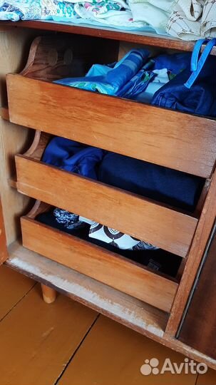 Шкаф платяной лакированный советских времен