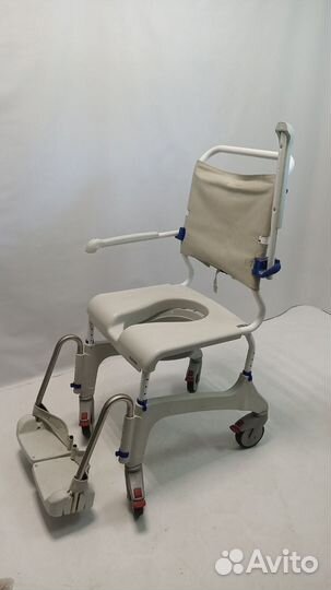 Санитарный стул инвалидов или пожилых людей