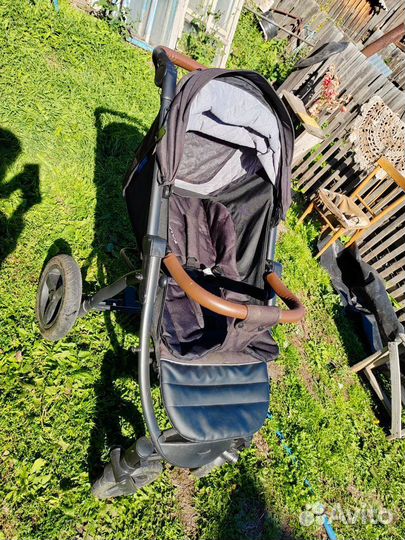 Прогулочная коляска с надувными колесами