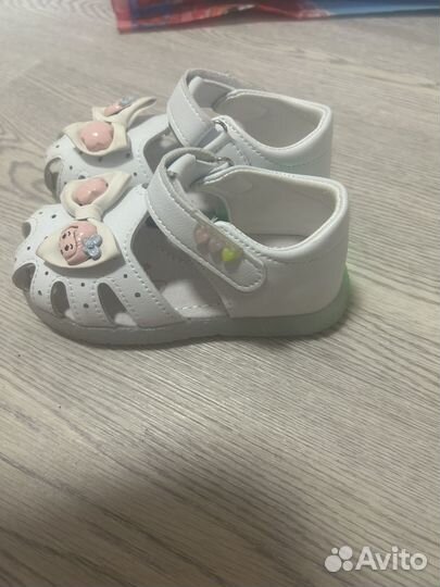 Мегающие сандали для девочки