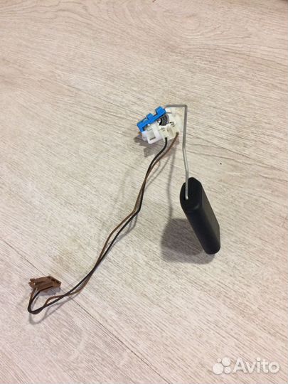 Солярис Рио датчик уровня топлива