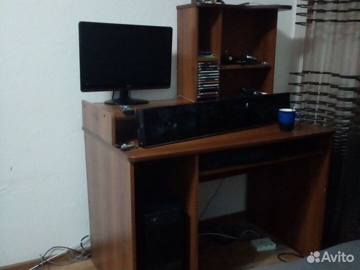 Продам компьютерный стол