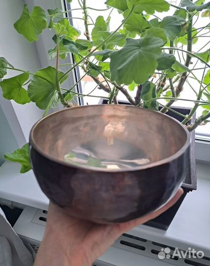 Звукотерапия поющими чашами