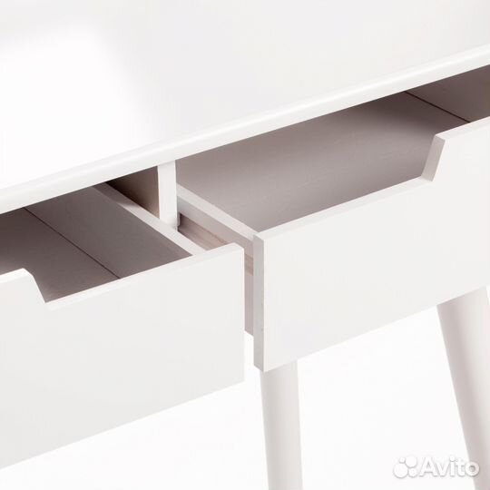 Туалетный столик с зеркалом и табуретом Secret De