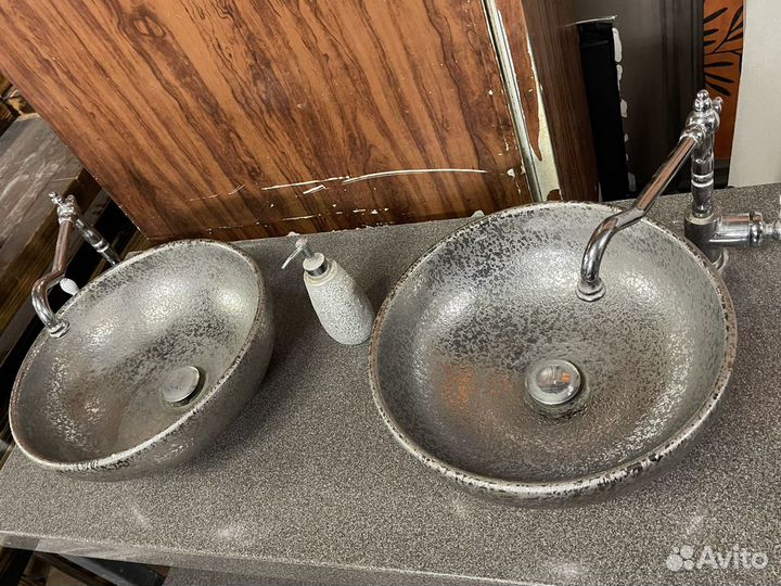Столешница из искусственного камня и 2 раковины