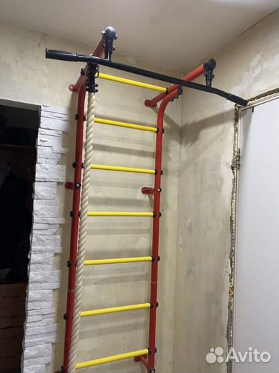 Шведская стенка с турником деревянная