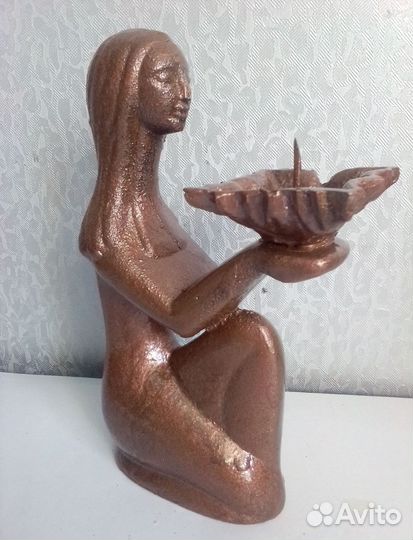 Статуэтка СССР литье Девушка с разносом подсвечник